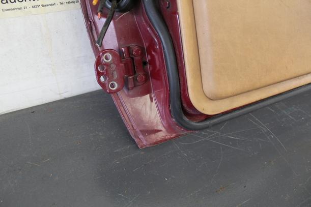 Foto: TÜR VORNE RECHTS eines Mercedes-Benz 200 D