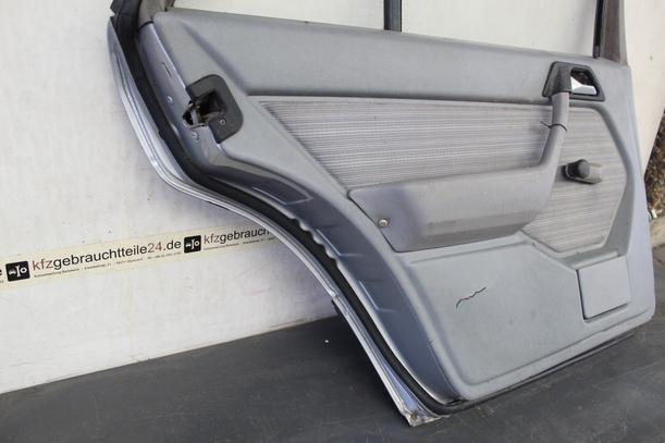 Foto: TÜR HINTEN LINKS eines Mercedes-Benz 200 D