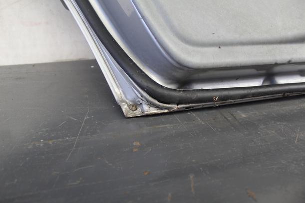 Foto: TÜR HINTEN LINKS eines Mercedes-Benz 200 D