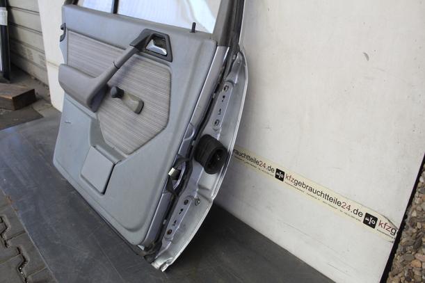 Foto: TÜR HINTEN LINKS eines Mercedes-Benz 200 D