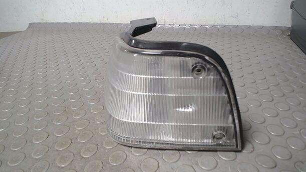 Foto: STANDLICHT/ BEGRENZUNGSLEUCHTE LINKS eines Mazda 323 1.6i GLX