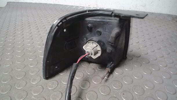 Foto: STANDLICHT/ BEGRENZUNGSLEUCHTE LINKS eines Mazda 323 1.6i GLX