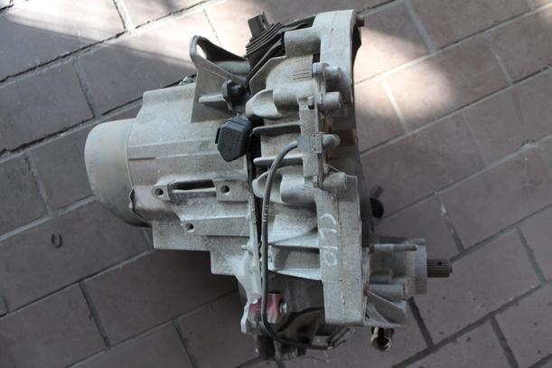 Foto: SCHALTGETRIEBE 5-GANG JB1043 eines Renault Clio RN