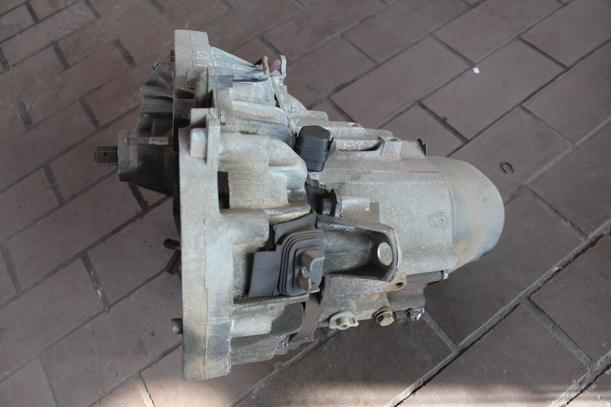 Foto: SCHALTGETRIEBE 5-GANG JB1043 eines Renault Clio RN