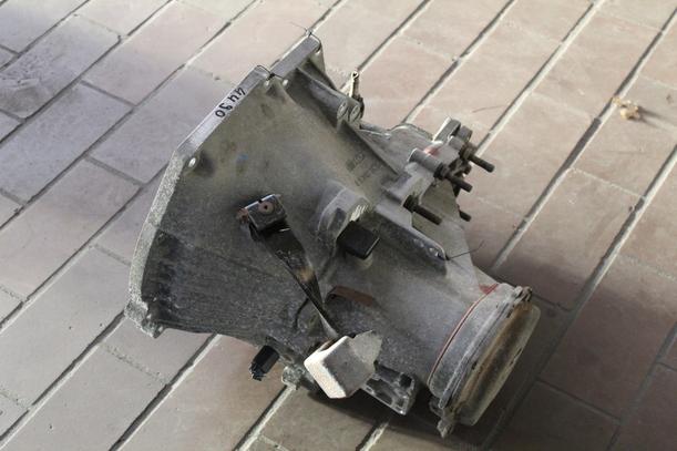 Foto: SCHALTGETRIEBE 5-GANG eines Ford Escort Turnier 16V Flair