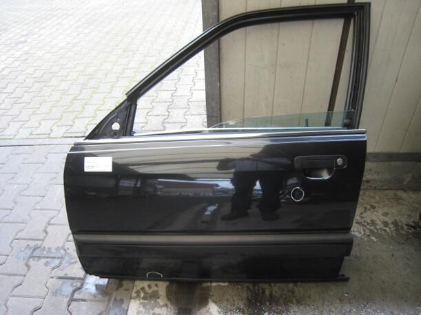 Foto: TÜR VORNE LINKS V L eines Audi 100 Avant