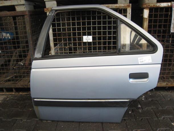 Foto: TÜR HINTEN LINKS eines Peugeot 405 SRI
