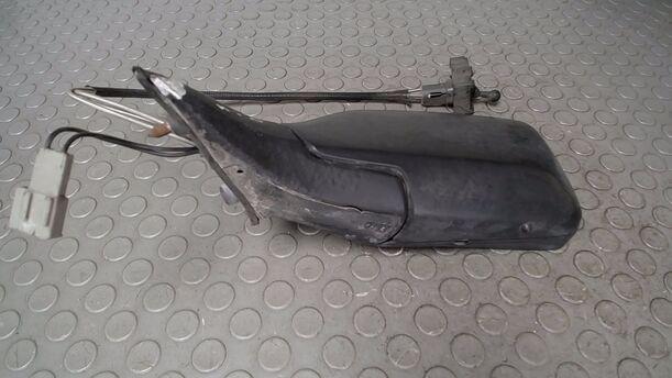 Foto: AUSSENSPIEGEL MECHANISCH VERSTELLBAR LINKS eines Renault R 25 V6 Injection