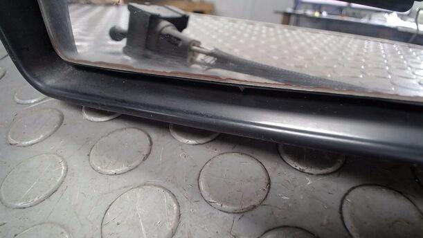 Foto: AUSSENSPIEGEL MECHANISCH VERSTELLBAR LINKS eines Renault R 25 V6 Injection