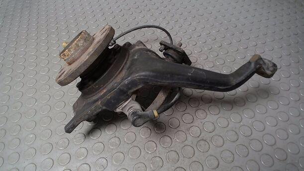 Foto: ACHSSCHENKEL VORNE LINKS ( FÜR ABS/ 5 LOCH ) eines Renault R 25 V6 Injection