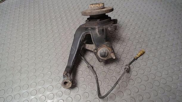 Foto: ACHSSCHENKEL VORNE LINKS ( FÜR ABS/ 5 LOCH ) eines Renault R 25 V6 Injection