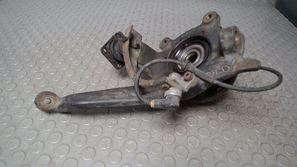 Foto: ACHSSCHENKEL VORNE LINKS ( FÜR ABS/ 5 LOCH ) eines Renault R 25 V6 Injection