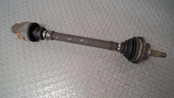 Foto: ANTRIEBSWELLE RECHTS eines Renault R 25 V6 Injection