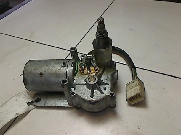 Foto: HECKSCHEIBENWISCHERMOTOR eines Peugeot 405 Break Aut. GRI
