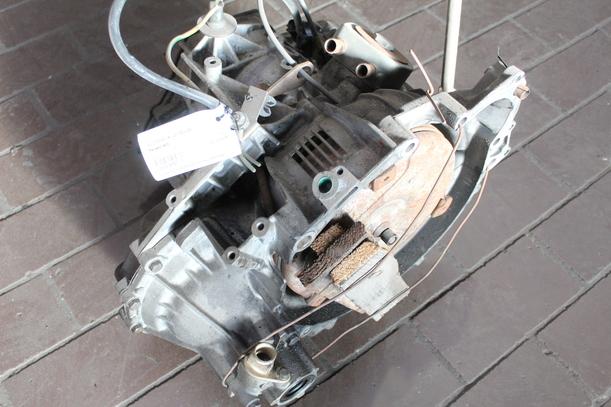 Foto: AUTOMATIK-GETRIEBE eines Peugeot 405 Break Aut. GRI