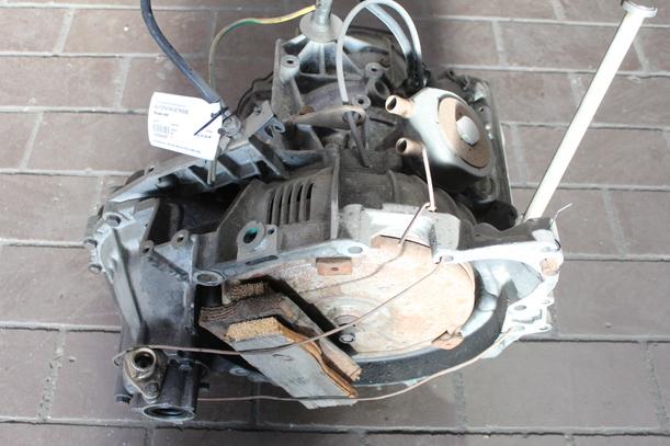 Foto: AUTOMATIK-GETRIEBE eines Peugeot 405 Break Aut. GRI