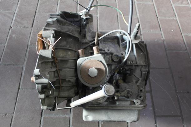 Foto: AUTOMATIK-GETRIEBE eines Peugeot 405 Break Aut. GRI