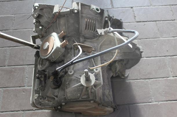Foto: AUTOMATIK-GETRIEBE eines Peugeot 405 Break Aut. GRI