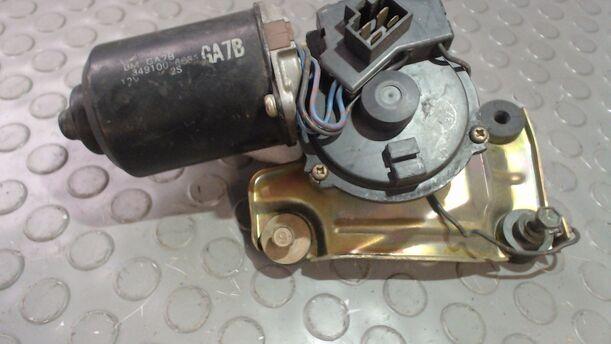 Foto: SCHEIBENWISCHERMOTOR VORN eines Mazda 626 1.9i GLX