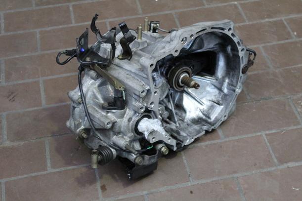 Foto: SCHALTGETRIEBE 5-GANG eines Mazda 626 1.9i GLX