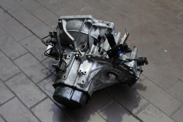 Foto: SCHALTGETRIEBE 5-GANG eines Mazda 626 1.9i GLX