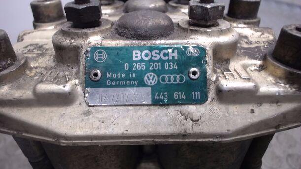 Foto: ABS-BREMSAGGREGAT eines Audi 100 Avant TDI
