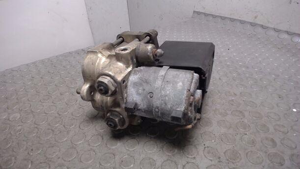 Foto: ABS-BREMSAGGREGAT eines Audi 100 Avant TDI