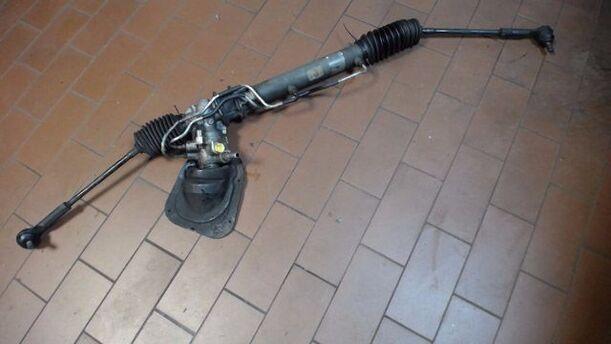 Foto: LENKGETRIEBE HYDRAULISCH / SERVOLENKUNG eines Nissan Sunny Traveller LX