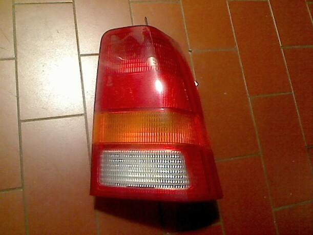 Foto: HECKLEUCHTE / RÜCKLICHT RECHTS eines Opel Kadett E LS