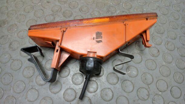 Foto: BLINKER / BLINKLEUCHTE RECHTS ( '82 ) eines Ford Sierra CL
