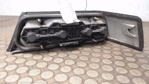 Foto: HECKLEUCHTE / RÜCKLICHT LINKS eines Alfa Romeo Alfa 33 S 16V QV
