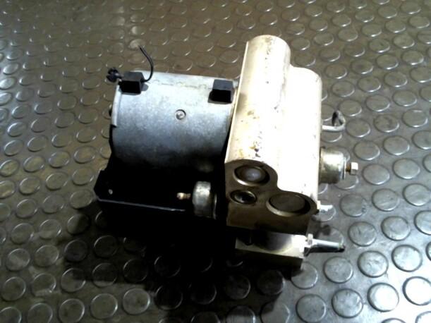 Foto: ABS-BREMSAGGREGAT eines Alfa Romeo Alfa 33 S 16V QV