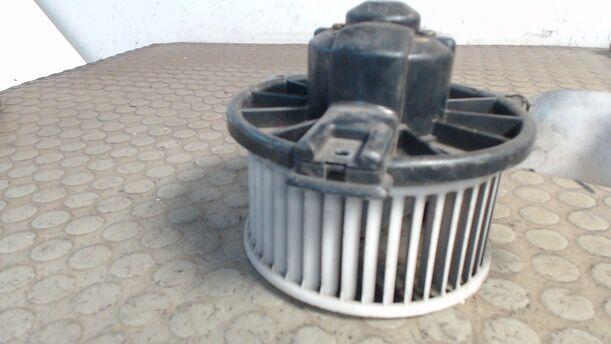 Foto: GEBLÄSEMOTOR / HEIZUNGSGEBLÄSE eines Mazda 323 1.6i 16V GLX