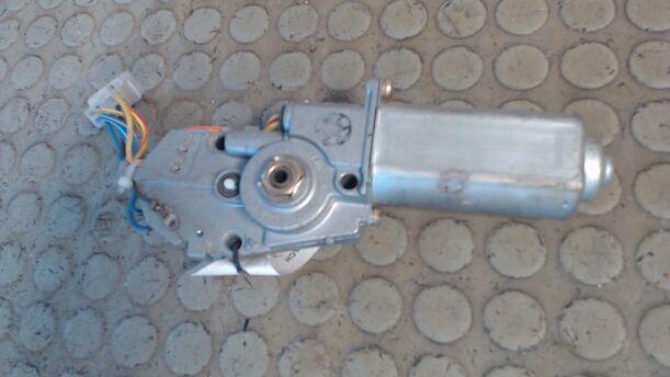 Foto: SCHIEBEDACHMOTOR eines Mazda 323 1.6i 16V GLX