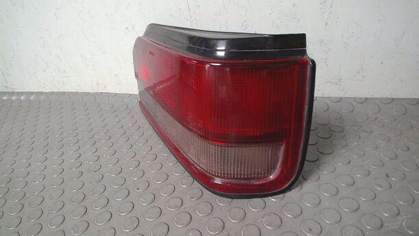Foto: HECKLEUCHTE/ RÜCKLEUCHTE RECHTS ( 2/3 TÜRER ) eines Mazda 323 1.6i GLX