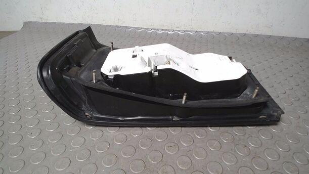 Foto: HECKLEUCHTE/ RÜCKLEUCHTE RECHTS ( 2/3 TÜRER ) eines Mazda 323 1.6i GLX