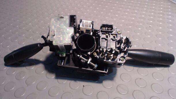 Foto: BLINKERSCHALTER / KOMBISCHALTER eines Mazda 626 2.0i GLX
