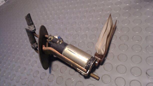 Foto: KRAFTSTOFFPUMPE eines Mazda 626 2.0i GLX