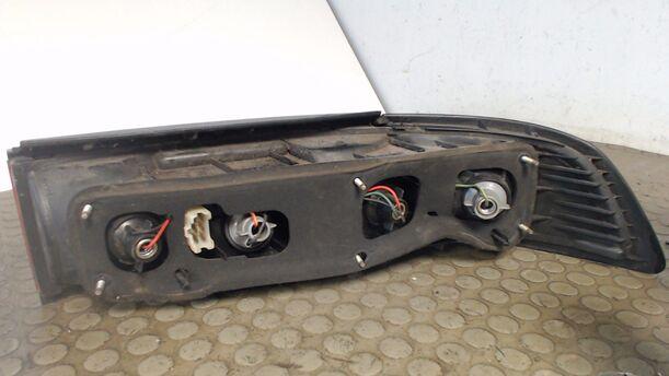 Foto: HECKLEUCHTE / RÜCKLEUCHTE LINKS eines Mazda 323 F 1.9i 16V GT