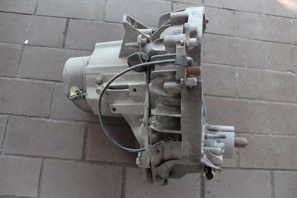 Foto: SCHALTGETRIEBE 5-GANG JB3028 eines Renault R 19 1.8 RN