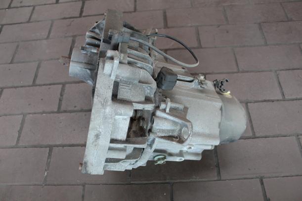 Foto: SCHALTGETRIEBE 5-GANG JB3028 eines Renault R 19 1.8 RN