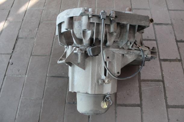 Foto: SCHALTGETRIEBE 5-GANG JB3028 eines Renault R 19 1.8 RN