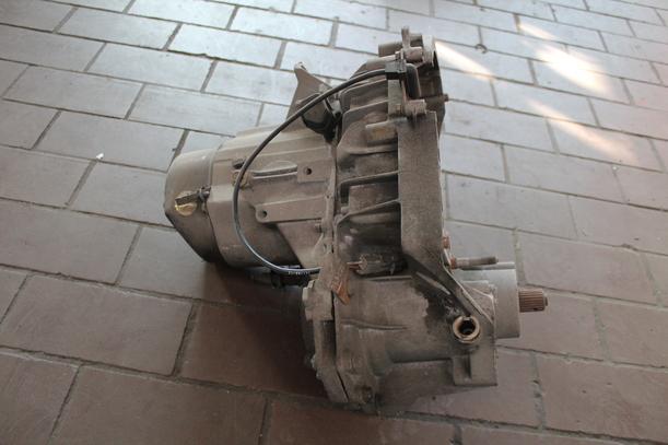 Foto: SCHALTGETRIEBE 5-GANG JB3028 eines Renault R 19 1.8 RN