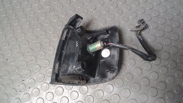 Foto: STANDLICHT/ BEGRENZUNGSLEUCHTE RECHTS eines Mazda 323 1.5 GLX