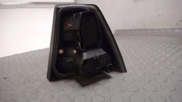 Foto: HECKLEUCHTE / RÜCKLICHT LINKS eines VW Passat (C)