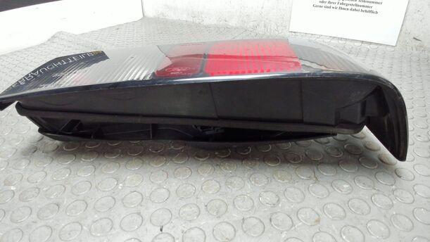Foto: HECKLEUCHTE / RÜCKLICHT RECHTS ( STUFENHECK ) eines Ford Sierra GL