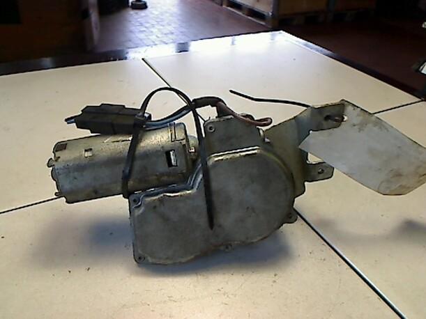 Foto: HECKSCHEIBENWISCHERMOTOR eines Opel Corsa LS