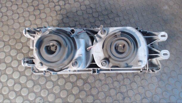 Foto: SCHEINWERFER LINKS eines Mitsubishi Galant 2000 16V GTi