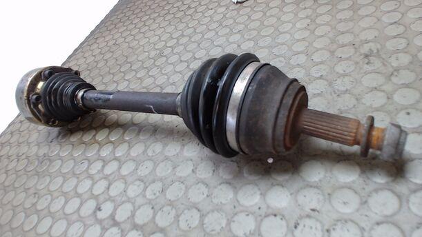 Foto: ANTRIEBSWELLE LINKS eines Seat Cordoba 1.6i GLX