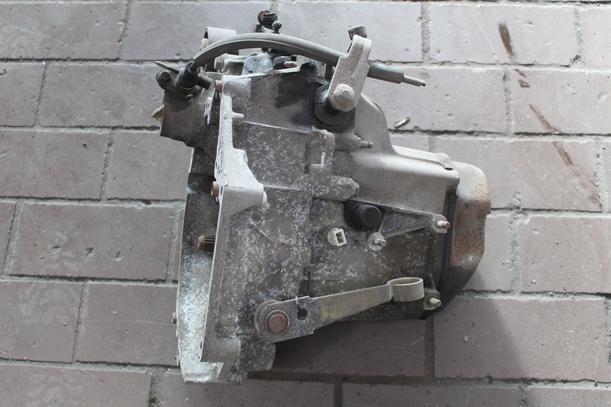 Foto: SCHALTGETRIEBE 5-GANG eines Peugeot 106 XN